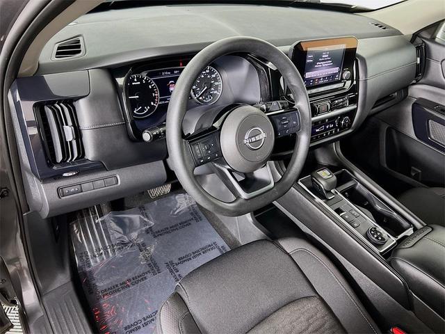 Photo of 2022 Gun Metallic Nissan Pathfinder