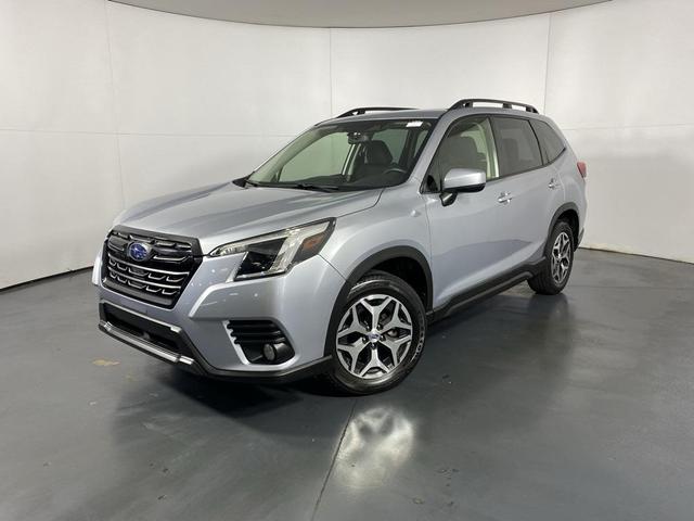 Photo of 2022 Ice Silver Metallic Subaru Forester