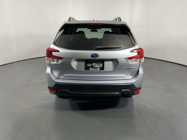 Photo of 2022 Ice Silver Metallic Subaru Forester