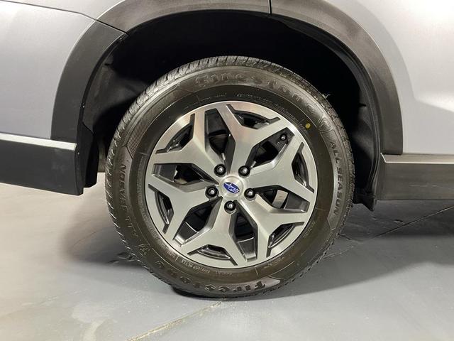 Photo of 2022 Ice Silver Metallic Subaru Forester