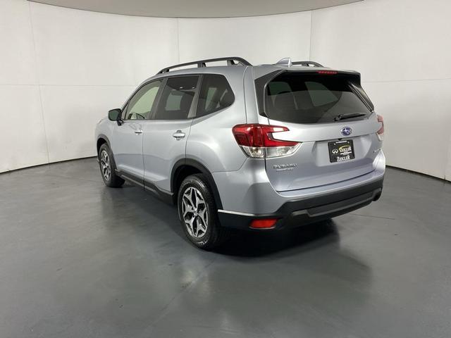 Photo of 2022 Ice Silver Metallic Subaru Forester