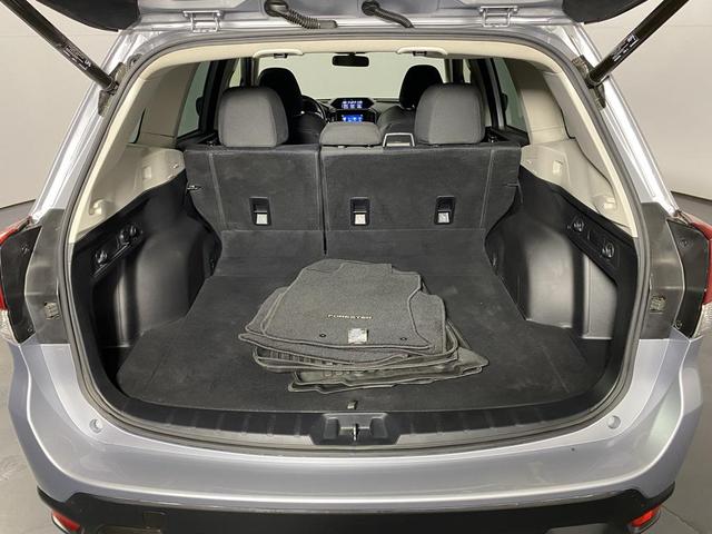 Photo of 2022 Ice Silver Metallic Subaru Forester