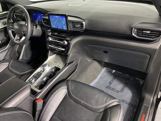 Photo of 2023 Black Metallic Ford Explorer