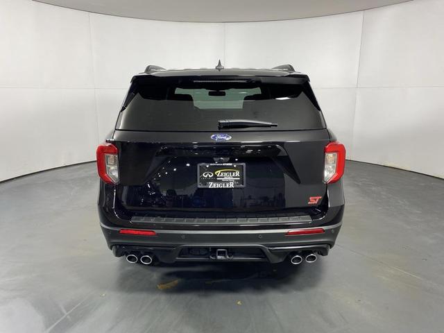 Photo of 2023 Black Metallic Ford Explorer
