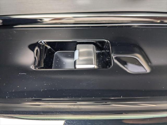Photo of 2025 Fuji White Land Rover Range Rover Sport