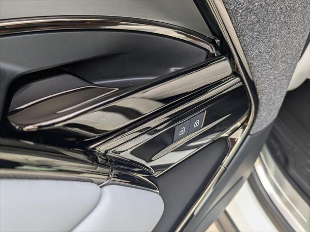 Photo of 2025 Fuji White Land Rover Range Rover Sport
