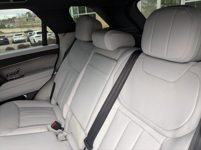 Photo of 2025 Fuji White Land Rover Range Rover Sport