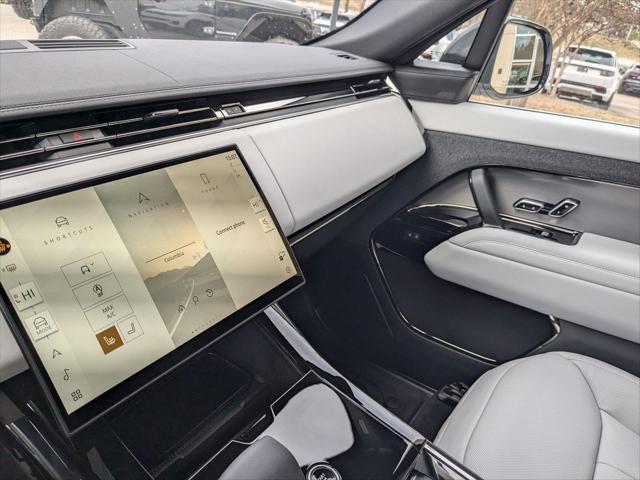 Photo of 2025 Fuji White Land Rover Range Rover Sport