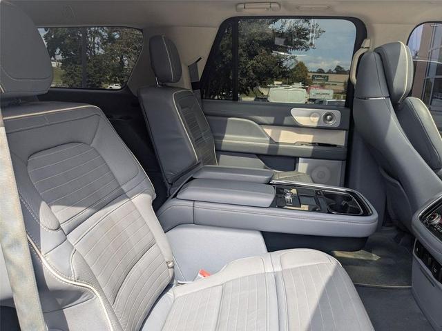 Photo of 2020 Chroma Crystal Blue Lincoln Navigator