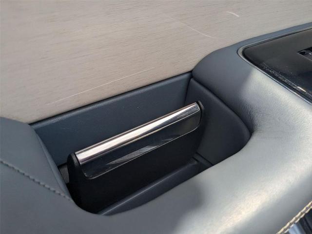 Photo of 2020 Chroma Crystal Blue Lincoln Navigator