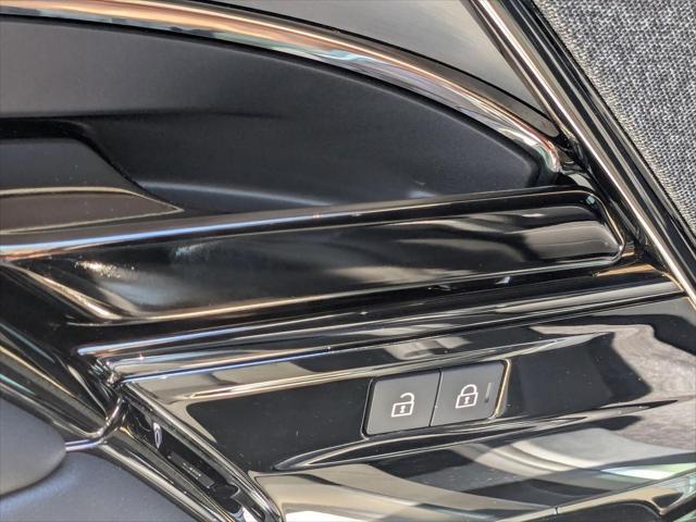 Photo of 2025 Santorini Black Metallic Land Rover Range Rover Sport
