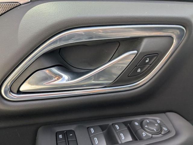 Photo of 2023 Summit White GMC Yukon