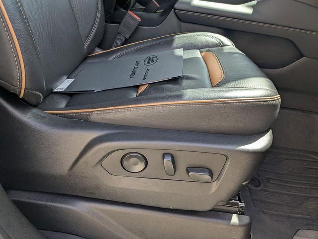 Photo of 2023 Summit White GMC Yukon
