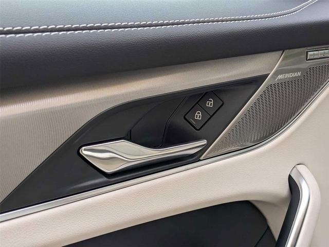Photo of 2024 Fuji White Jaguar F-PACE