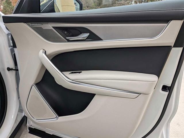 Photo of 2024 Fuji White Jaguar F-PACE