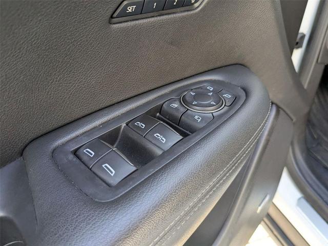 Photo of 2020 Crystal White Tricoat Cadillac XT6