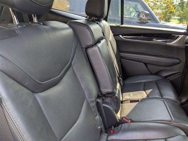 Photo of 2020 Crystal White Tricoat Cadillac XT6