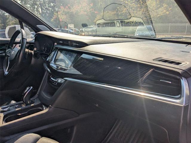 Photo of 2020 Crystal White Tricoat Cadillac XT6