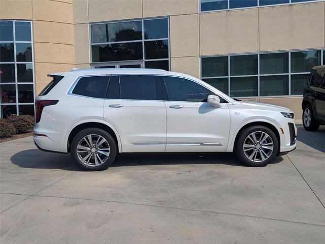 Photo of 2020 Crystal White Tricoat Cadillac XT6