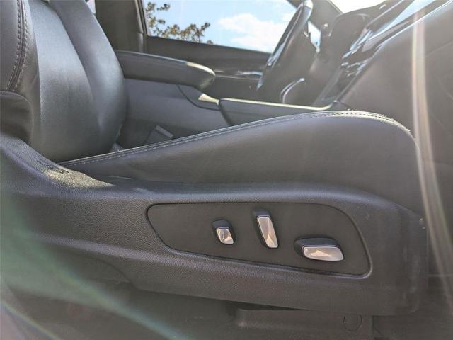 Photo of 2020 Crystal White Tricoat Cadillac XT6
