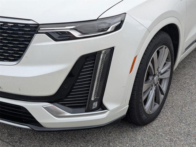 Photo of 2020 Crystal White Tricoat Cadillac XT6