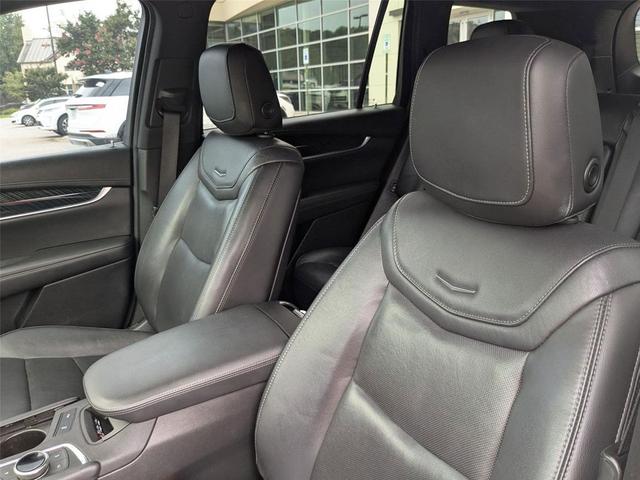 Photo of 2020 Crystal White Tricoat Cadillac XT6