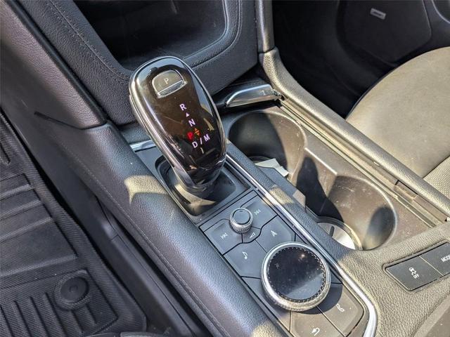Photo of 2020 Crystal White Tricoat Cadillac XT6