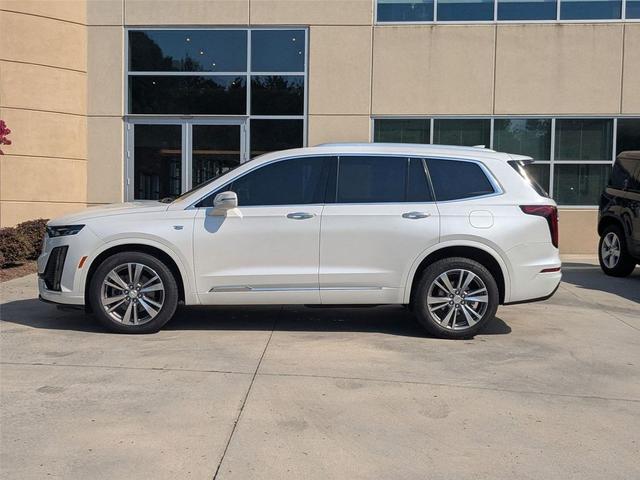 Photo of 2020 Crystal White Tricoat Cadillac XT6