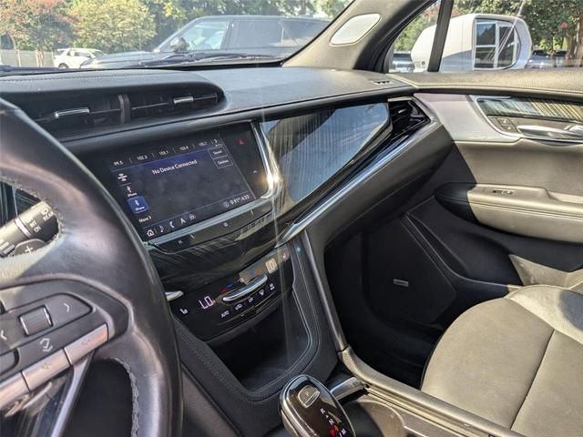 Photo of 2020 Crystal White Tricoat Cadillac XT6