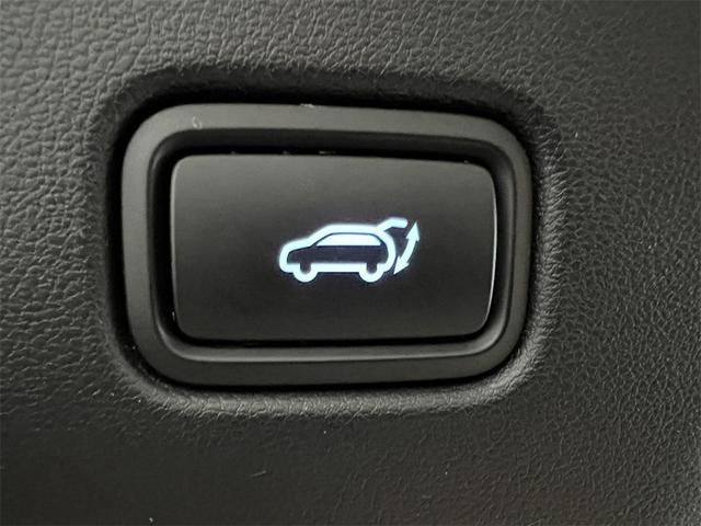 Photo of 2024 White Pearl Hyundai TUCSON Hybrid