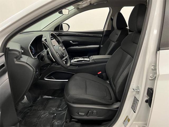 Photo of 2024 White Pearl Hyundai TUCSON Hybrid
