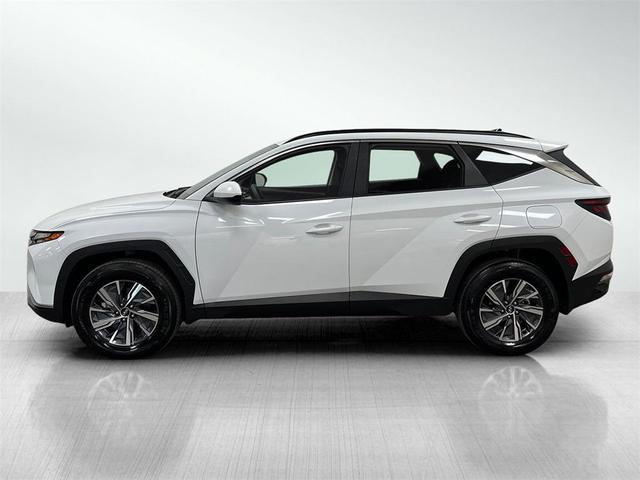 Photo of 2024 White Pearl Hyundai TUCSON Hybrid