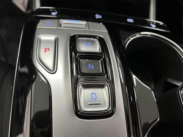 Photo of 2024 White Pearl Hyundai TUCSON Hybrid