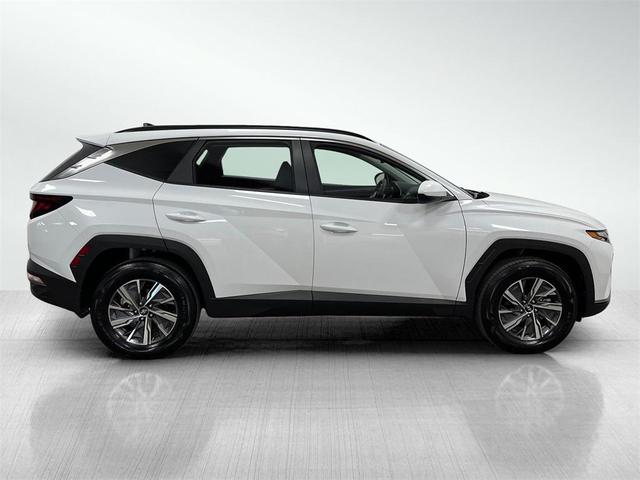 Photo of 2024 White Pearl Hyundai TUCSON Hybrid