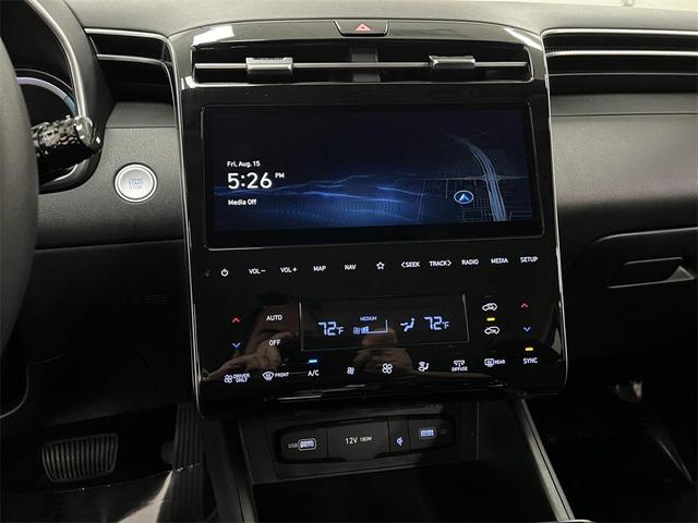 Photo of 2024 White Pearl Hyundai TUCSON Hybrid