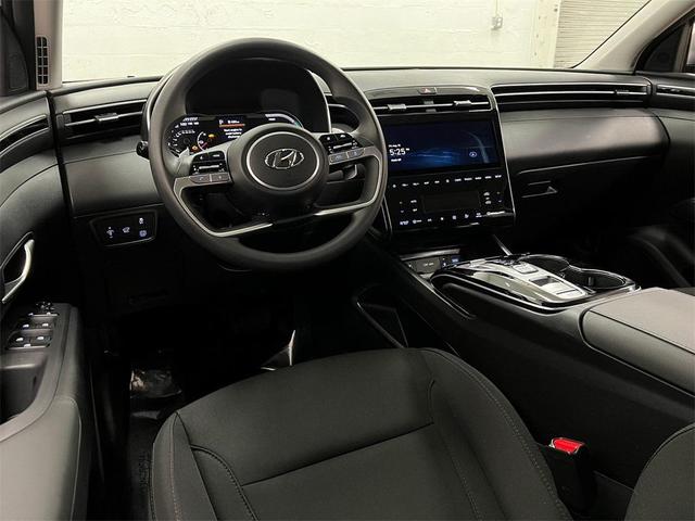 Photo of 2024 White Pearl Hyundai TUCSON Hybrid