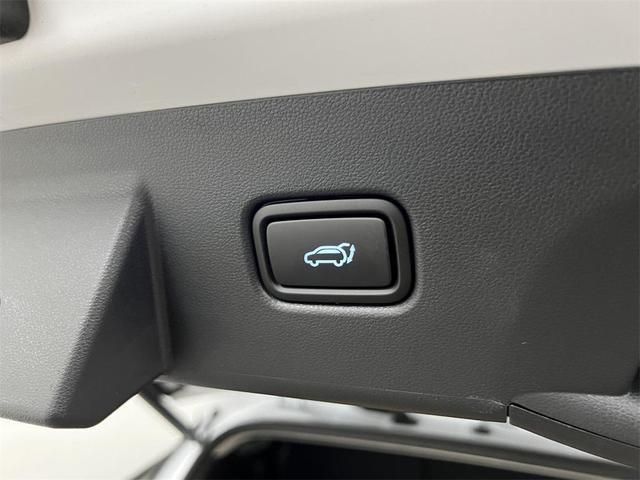 Photo of 2025 Creamy White Pearl Hyundai TUCSON Hybrid