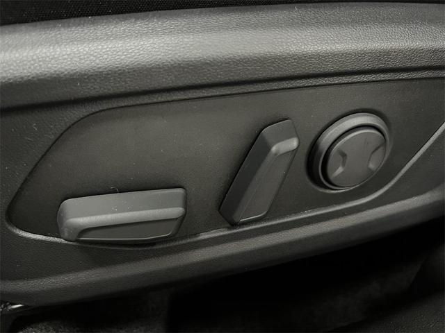 Photo of 2025 Creamy White Pearl Hyundai TUCSON Hybrid
