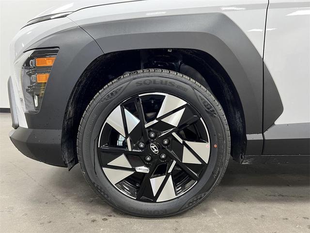 Photo of 2025 Atlas White Hyundai KONA