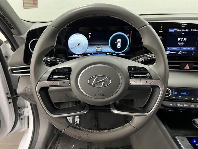 Photo of 2022 Quartz White Hyundai ELANTRA