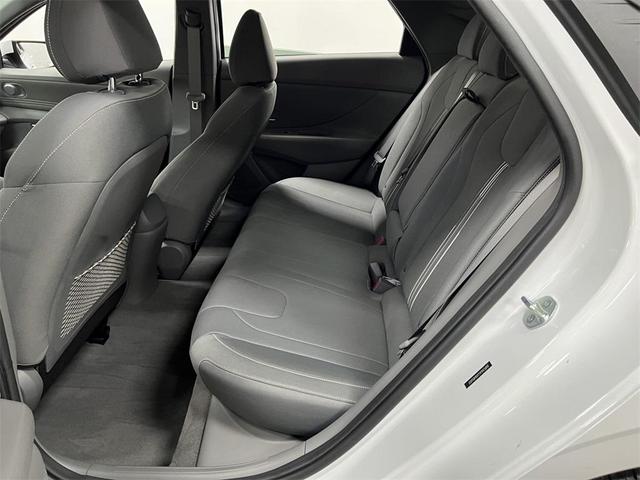 Photo of 2022 Quartz White Hyundai ELANTRA