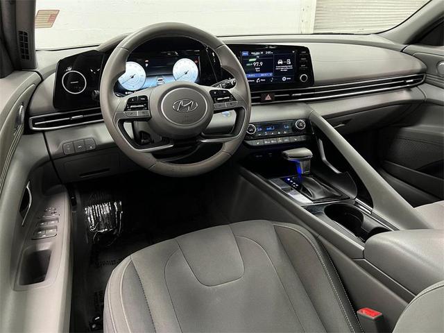 Photo of 2022 Quartz White Hyundai ELANTRA