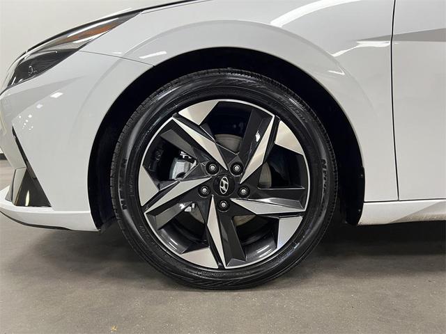 Photo of 2022 Quartz White Hyundai ELANTRA