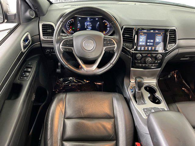 Photo of 2022 Diamond Black Crystal Pearlcoat Jeep Grand Cherokee