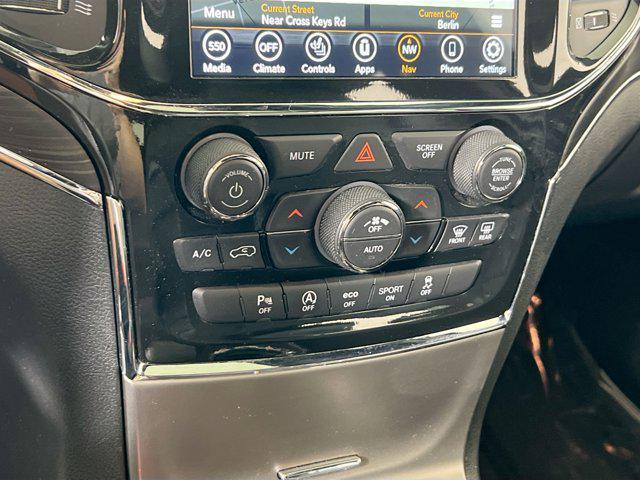 Photo of 2022 Diamond Black Crystal Pearlcoat Jeep Grand Cherokee