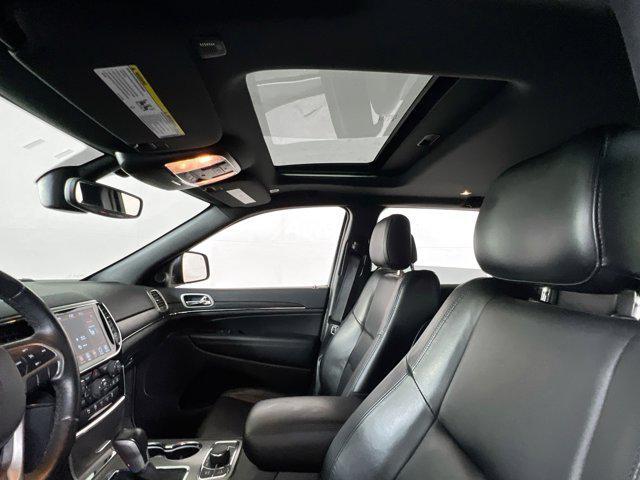 Photo of 2022 Diamond Black Crystal Pearlcoat Jeep Grand Cherokee