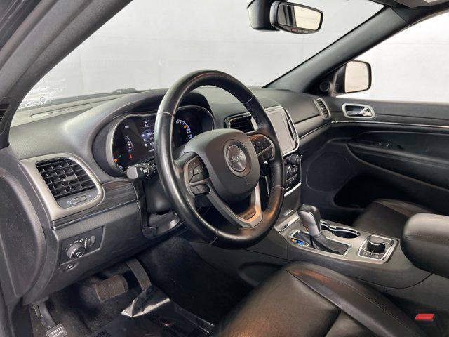 Photo of 2022 Diamond Black Crystal Pearlcoat Jeep Grand Cherokee