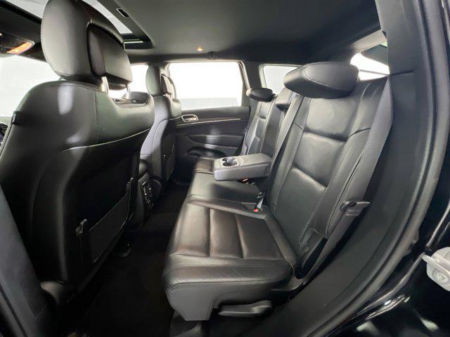 Photo of 2022 Diamond Black Crystal Pearlcoat Jeep Grand Cherokee