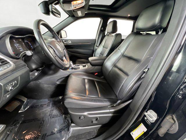 Photo of 2022 Diamond Black Crystal Pearlcoat Jeep Grand Cherokee