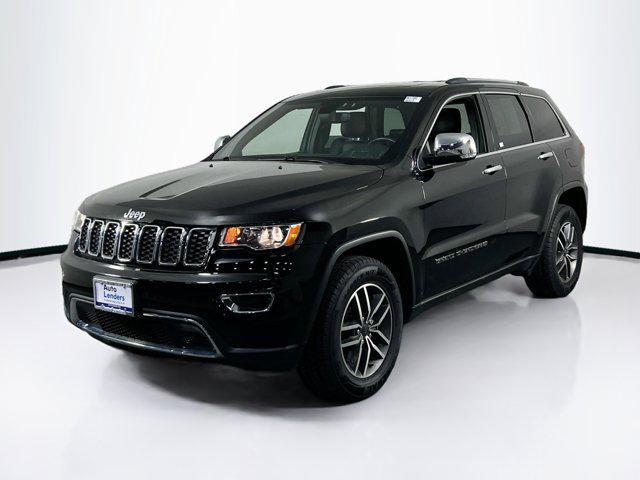 Photo of 2022 Diamond Black Crystal Pearlcoat Jeep Grand Cherokee